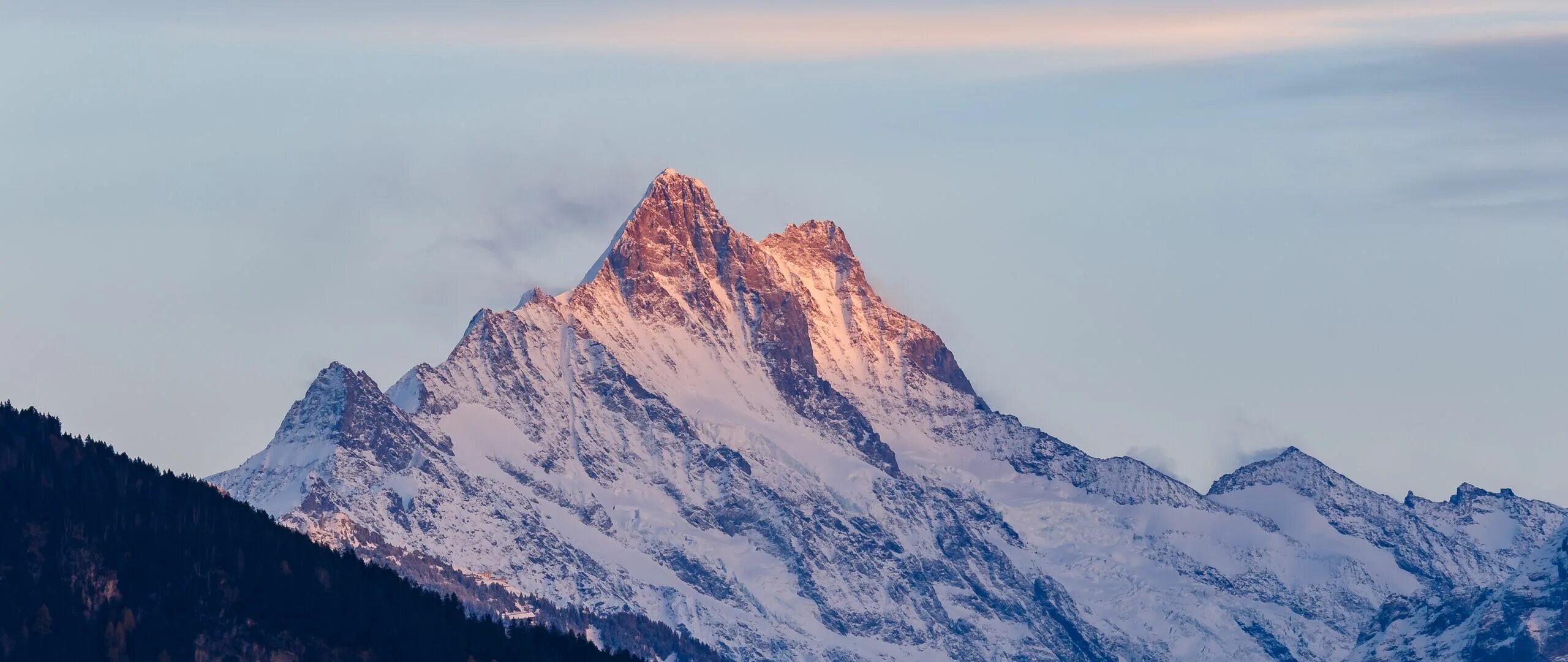 дарвазский хребет. чёрные горы бутана страна. горы 4 км. гора альфа. горный кряж.