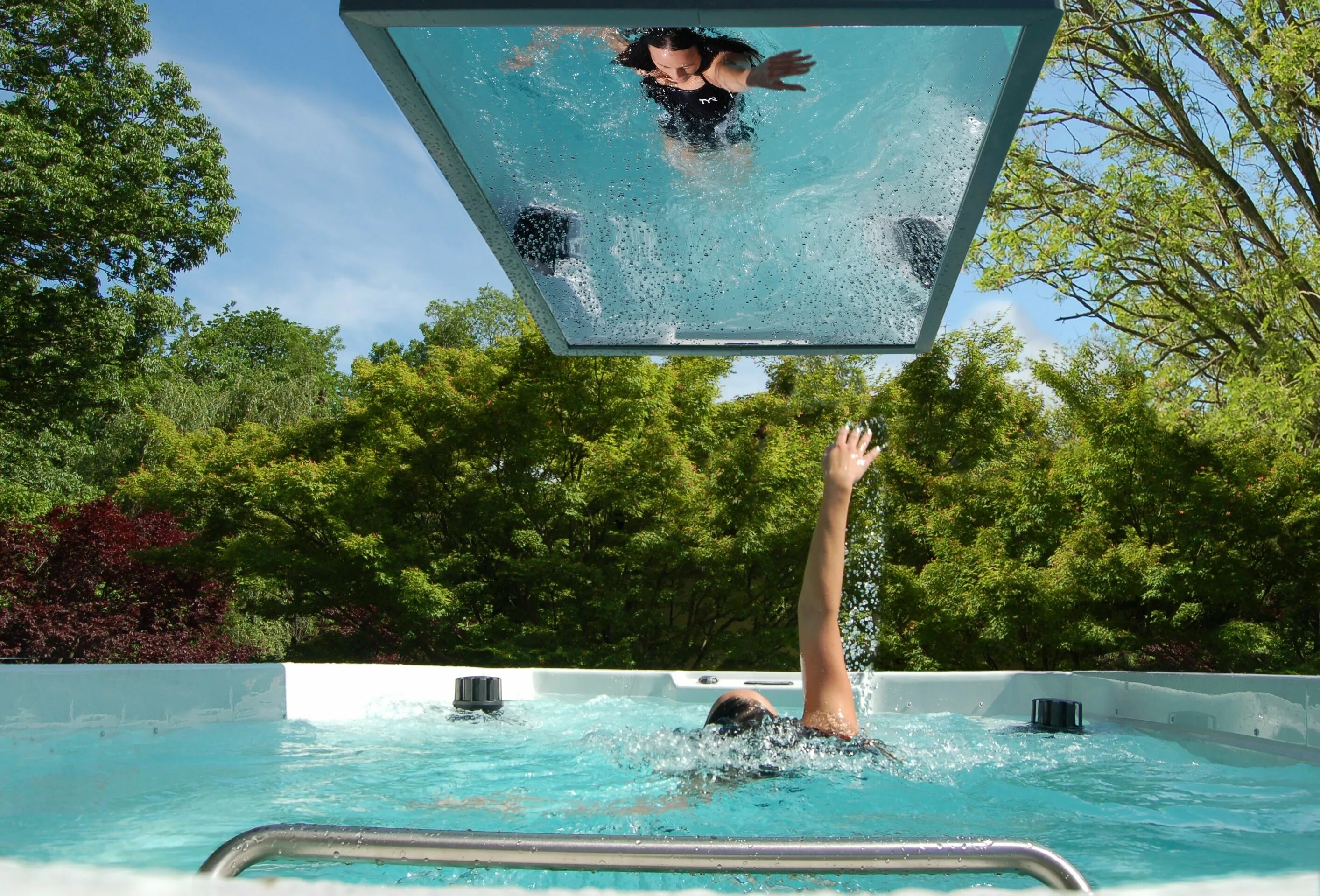 Mirror pool. Бесконечный бассейн endless pool. бесконечный бассейн для плавания. противоток для бассейна. бассейн с противотоком для тренировок.