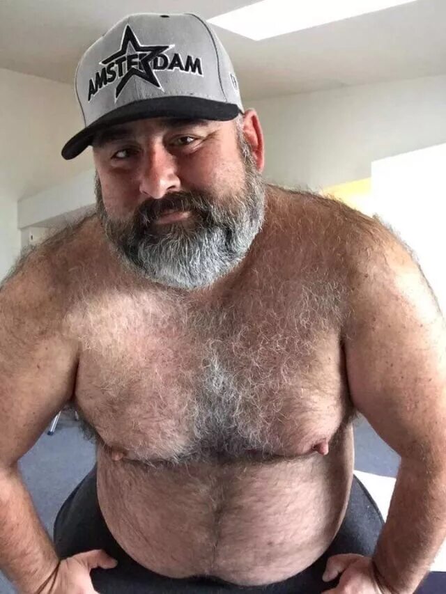 Big daddy cock. Старые волосатые женщины. Старые волосатые задницы. Daddy Bear. Bear Daddy большой.