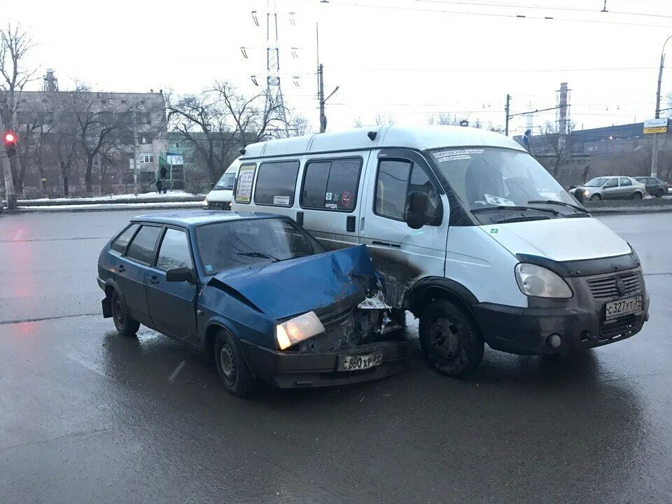 Маршрутное дтп. Авария маршрутного такси. Авария маршрутка Волгоград сегодня. ДТП Волгоград Лазоревая маршрутка. Авария в Волгограде маршрутка 8с.