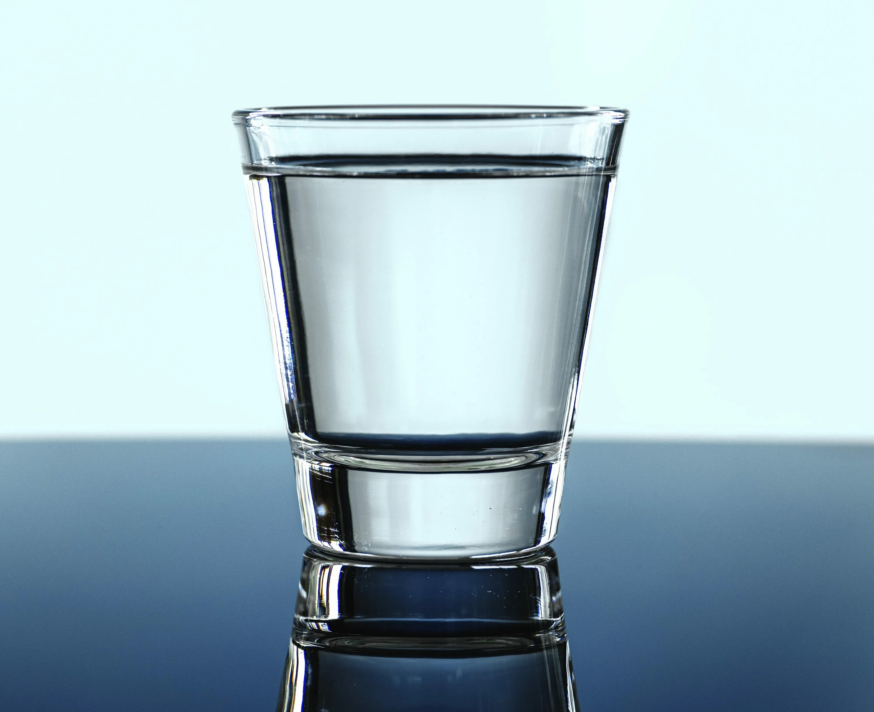 Стакан воды. Прозрачная жидкость. Прозрачная вода в стакане. Бокалы для воды. Single object