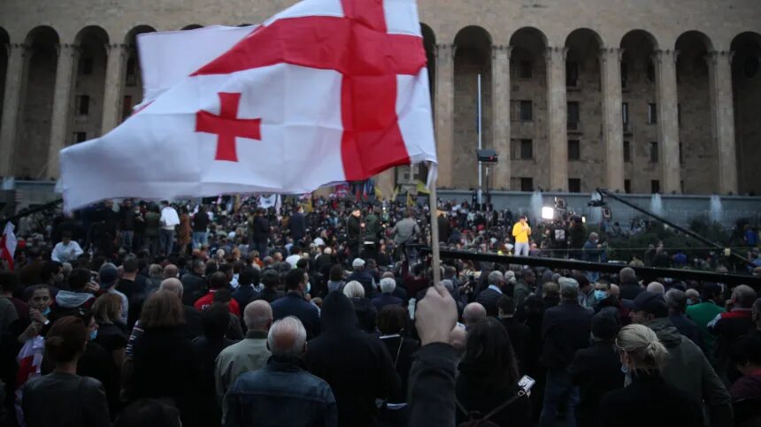 Протесты в грузии. Cnn 33. Грузия готовится. Саакашвили митинг тбилиси. Протесты в грузии.