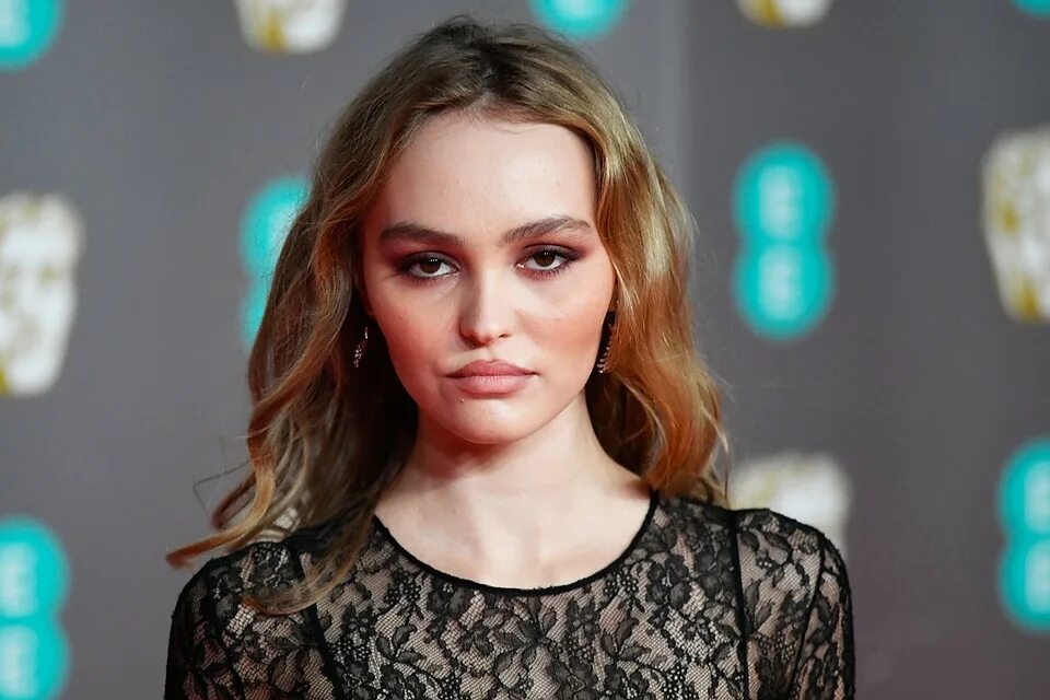 Dollhouse rose depp. Lily rose depp. Дочь джонни деппа. Dollhouse rose depp. Дочь джонни деппа.