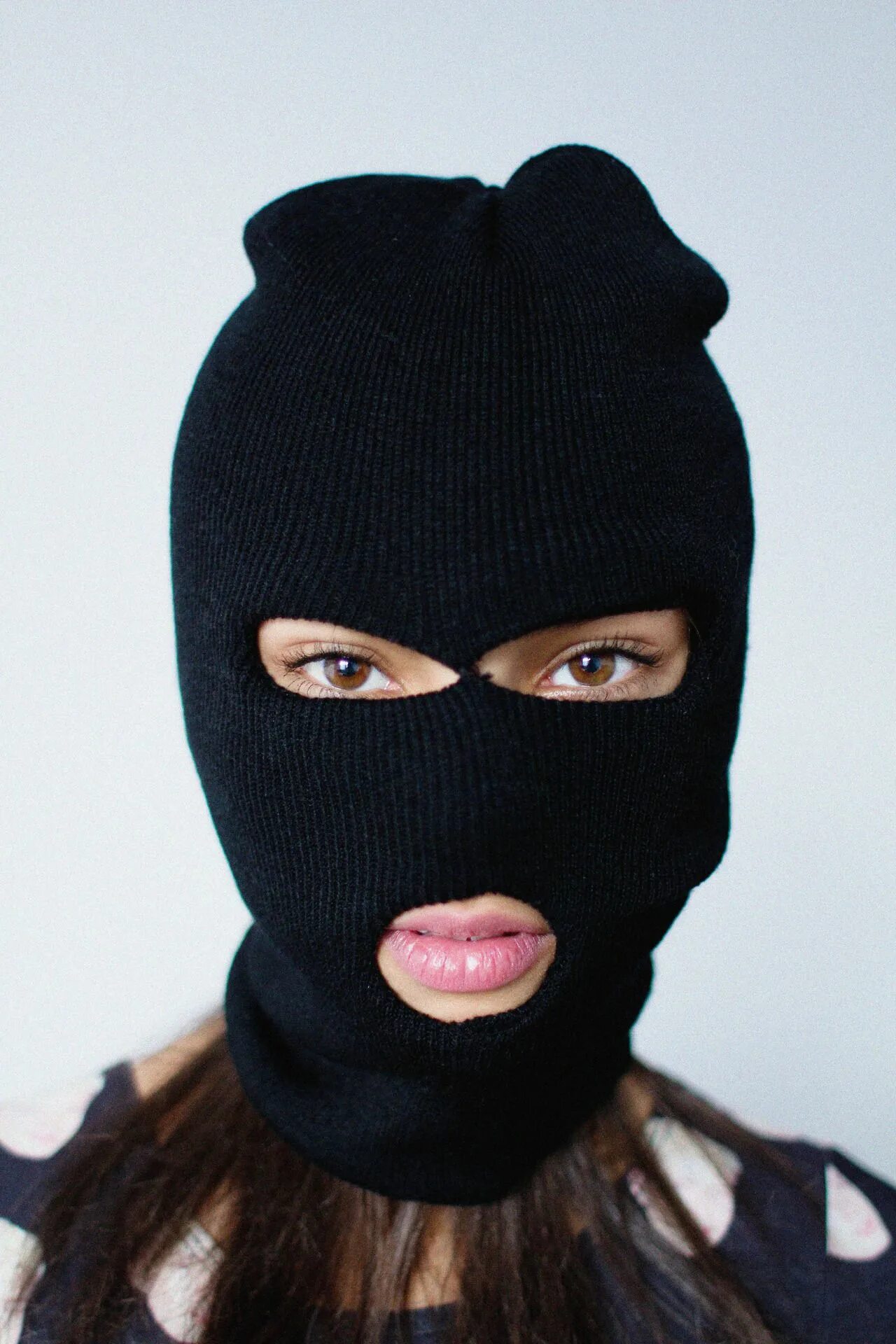 Как называется шапка на все лицо. Маскед чулф. balaclava balaclava маска 2. девушка в балаклаве. балаклава шапка-маска.