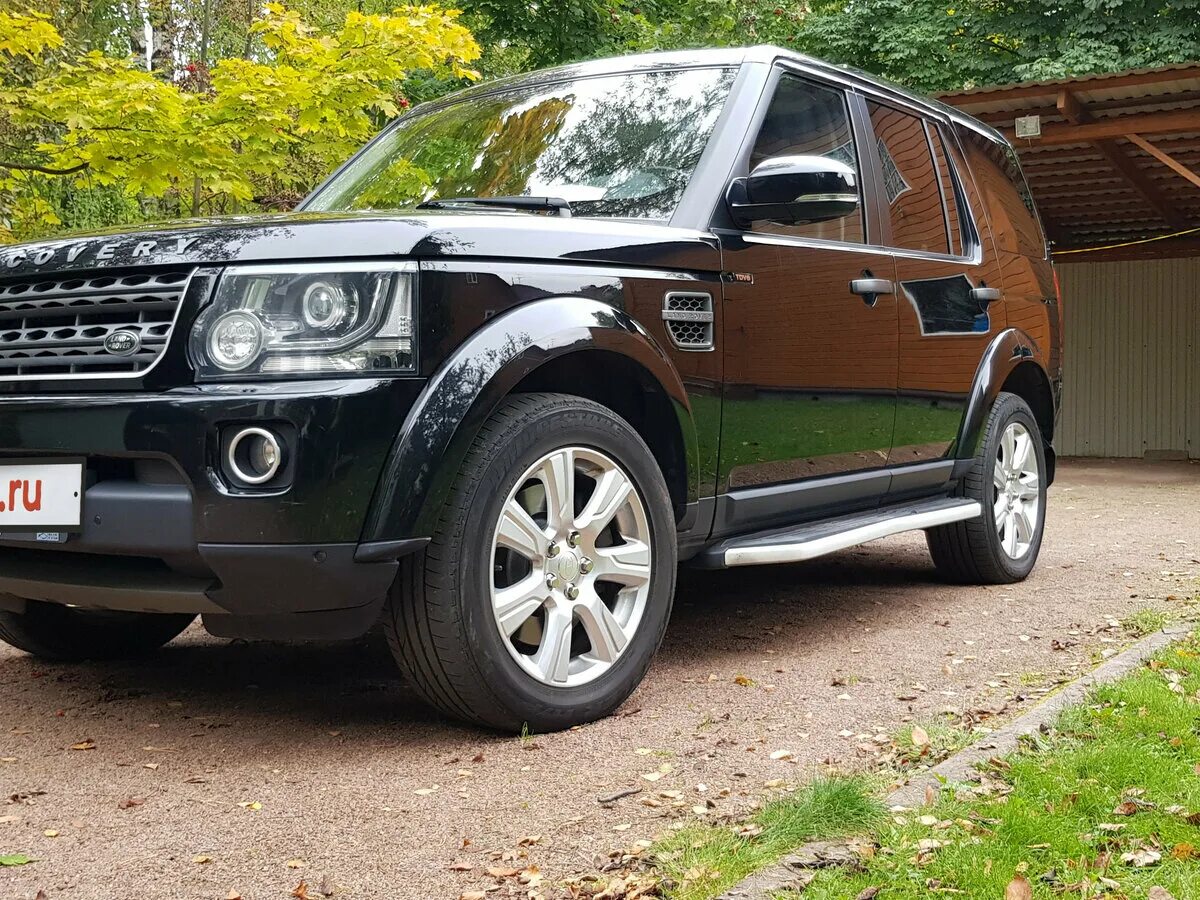 Land Rover Discovery 4 Рестайлинг черный. Дискавери 2015 черный. Land Rover Discovery IV Рестайлинг технические характеристики. Дискавери 4 Рестайлинг с черной решеткой фото. Дискавери 4 рестайлинг