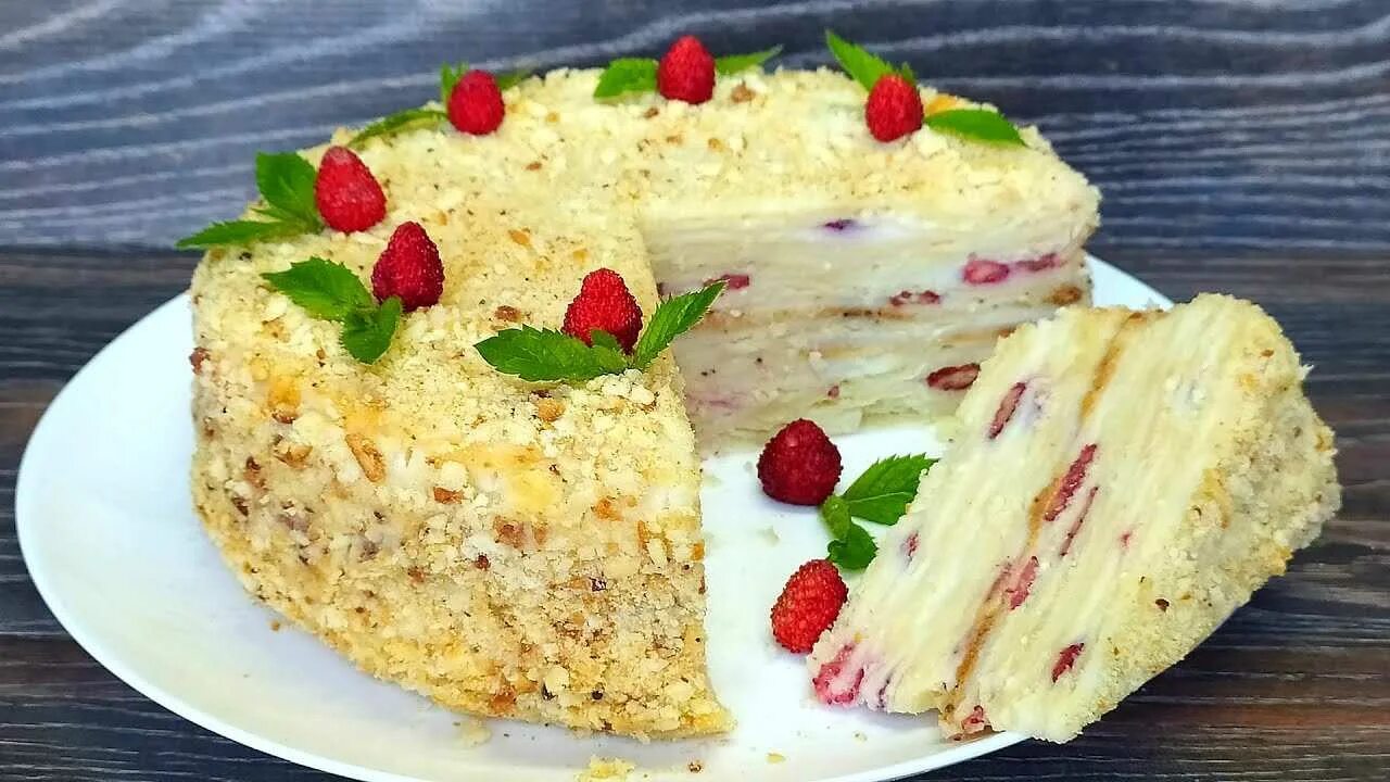 Рецепт самого вкусного наполеона заварным кремом. Творожный Наполеон торт. Торт Наполеон с заварным кремом. Наполеон с ягодным кремом. Творожный Наполеон с заварным кремом.