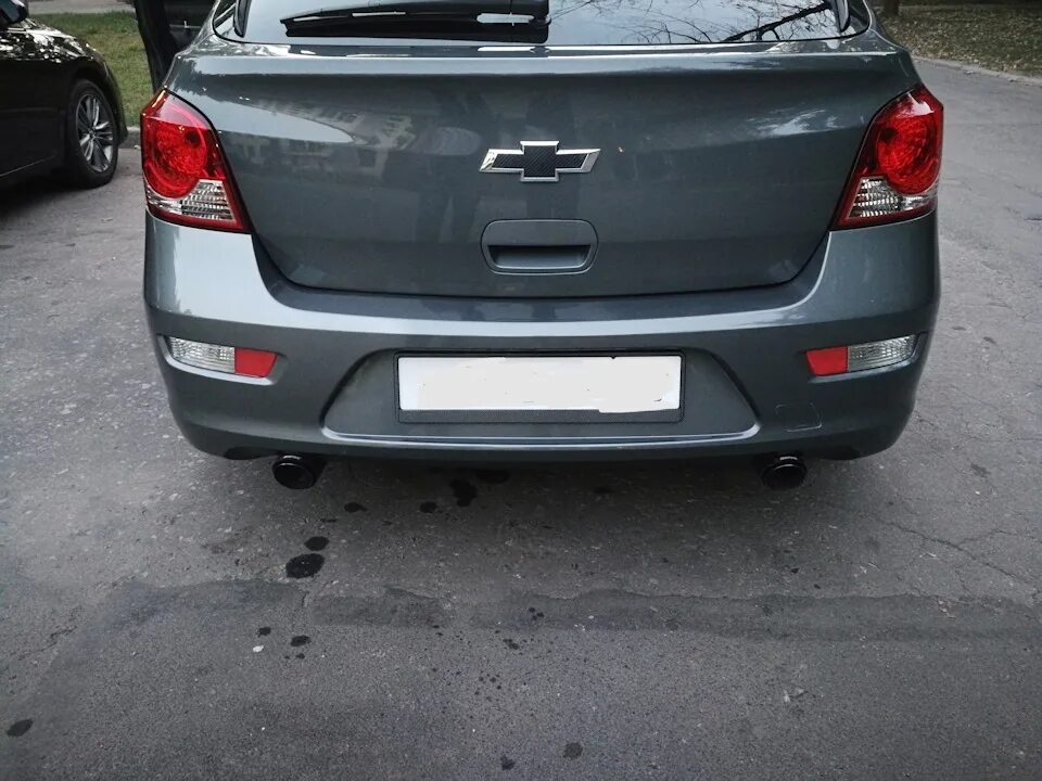 Штатный парктроник шевроле круз. Штатный парктроник шевроле круз. Парктроники н шевроле круз седан. Парктроник шевроле круз 2013. Парктроник круз.