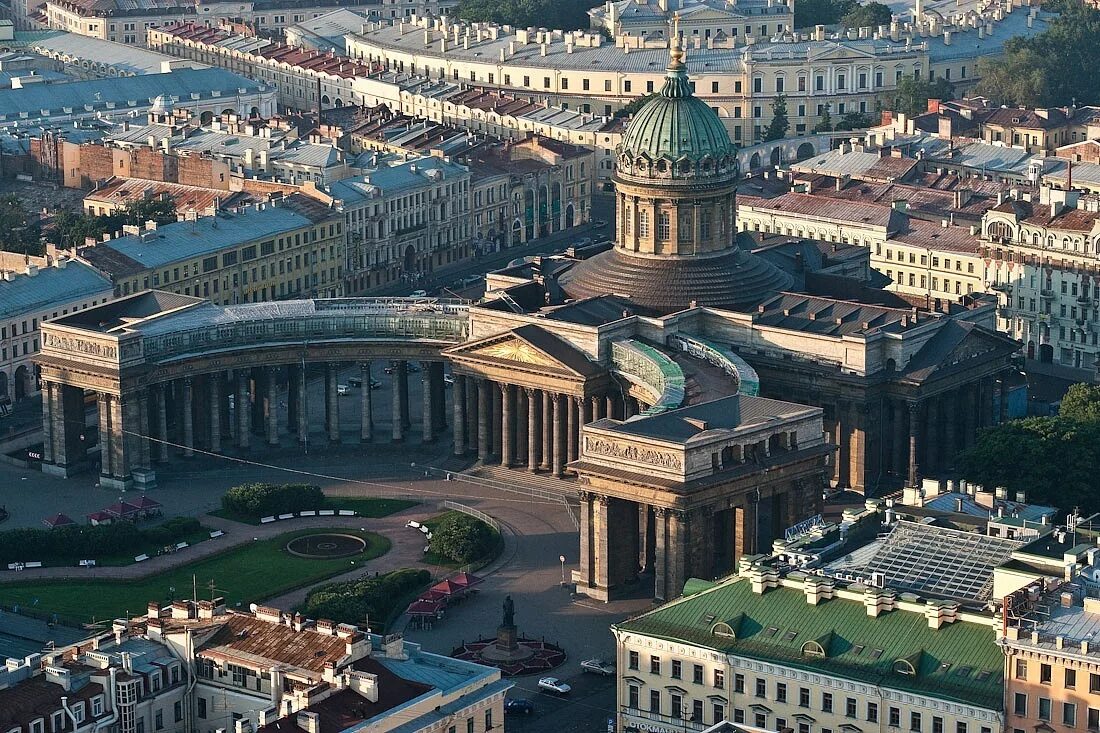 Санкт петербург 10 1. Казанский кафедральный собор в Санкт-Петербурге. Колоннада Казанского собора в Санкт-Петербурге. Исаакиевский собор стиль Ампир. Казанский собор в Санкт-Петербурге архитектура.