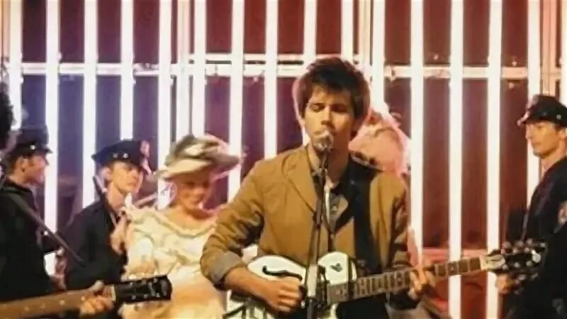 Revolver get around town. Revolver группа get around town. солист revolver get around town. revolver get around town special edition. revolver - get around town обложка альбома.
