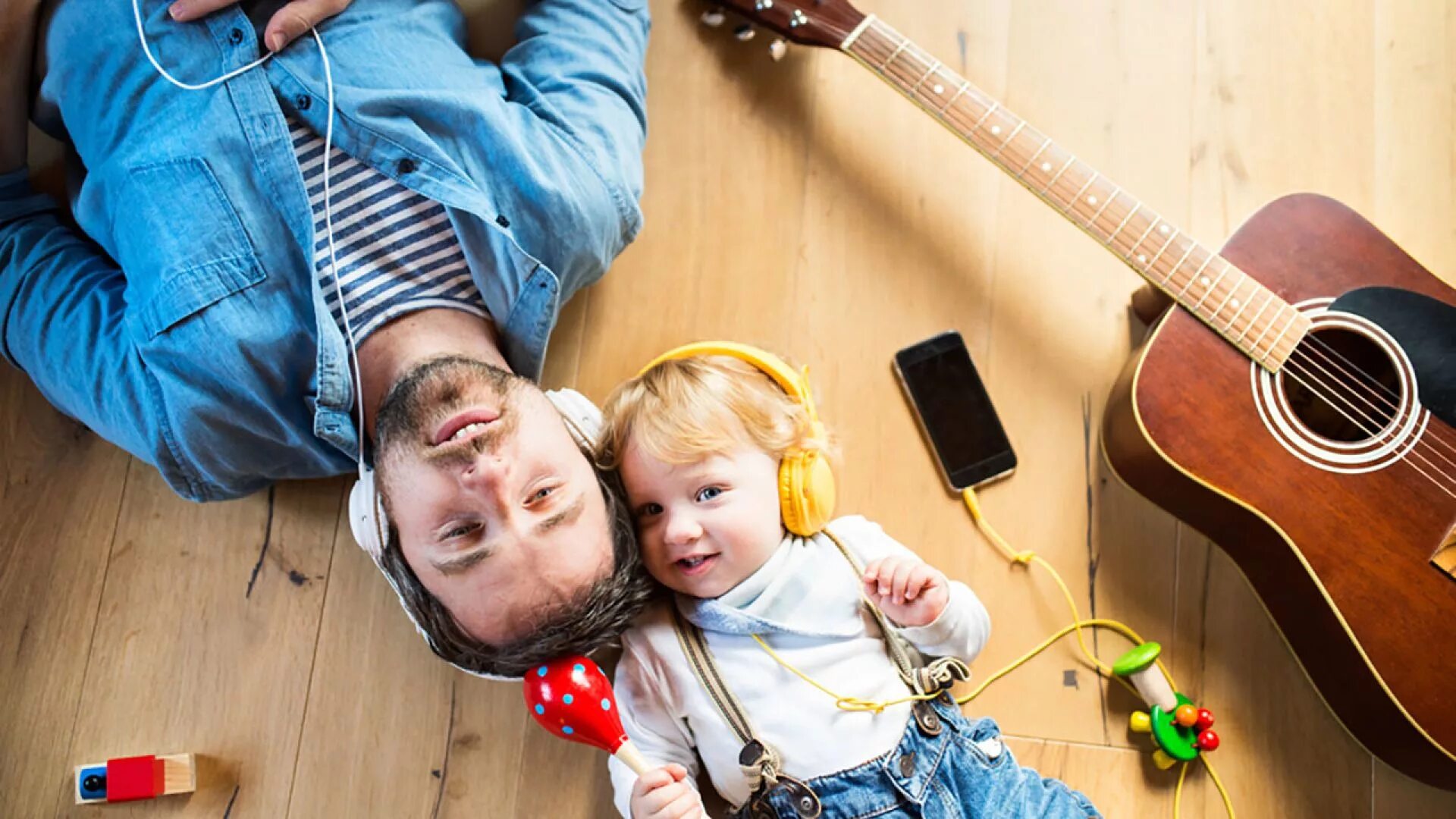 Музыка терапия для детей дошкольного возраста. Девушка диджей. Девушка в наушниках. Ребенок с наушниками. Включи вместе с музыкой.