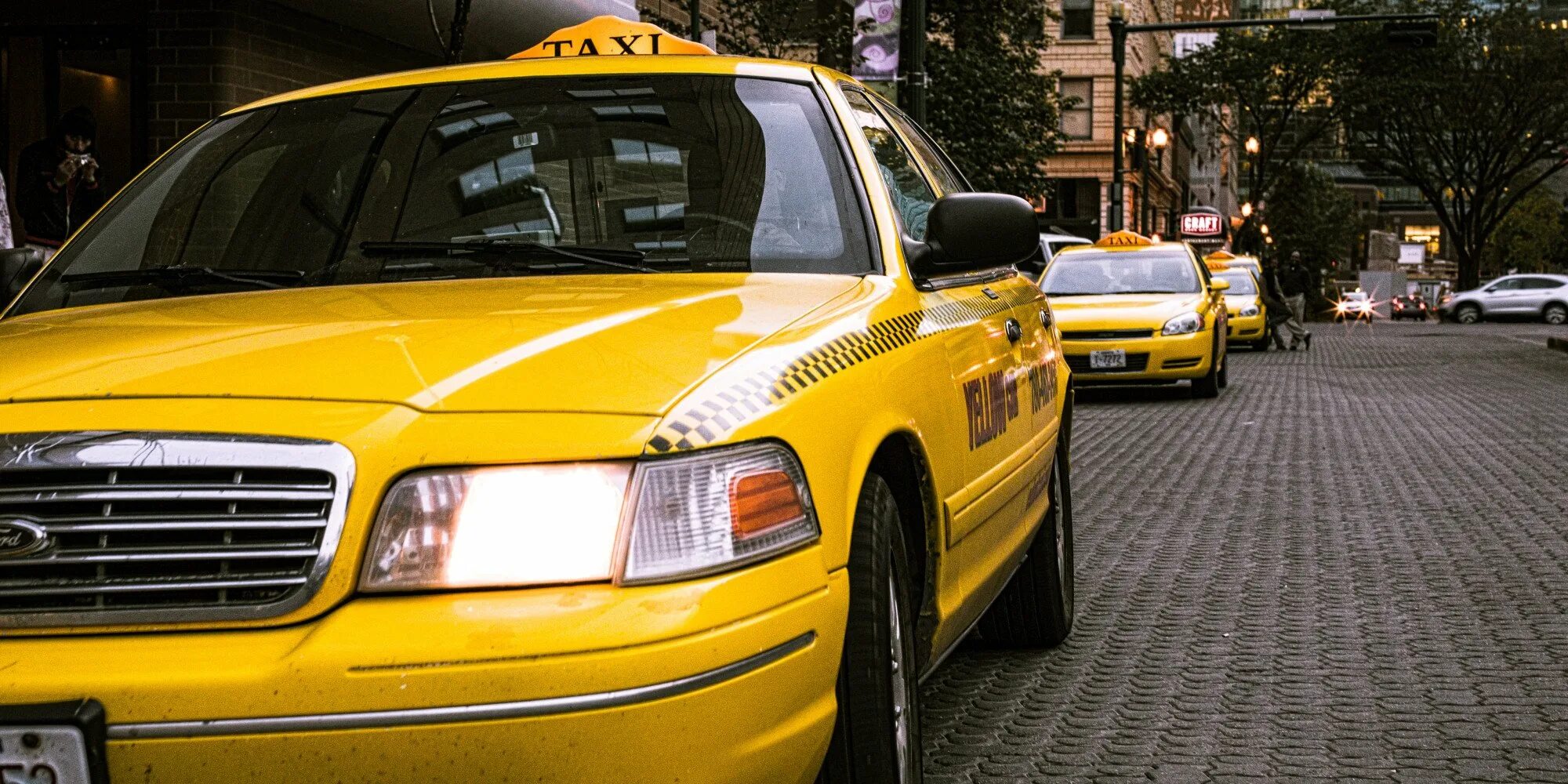 Такси мгу. Автомобиль «такси». Такси фото. Московское такси. Красивое такси.