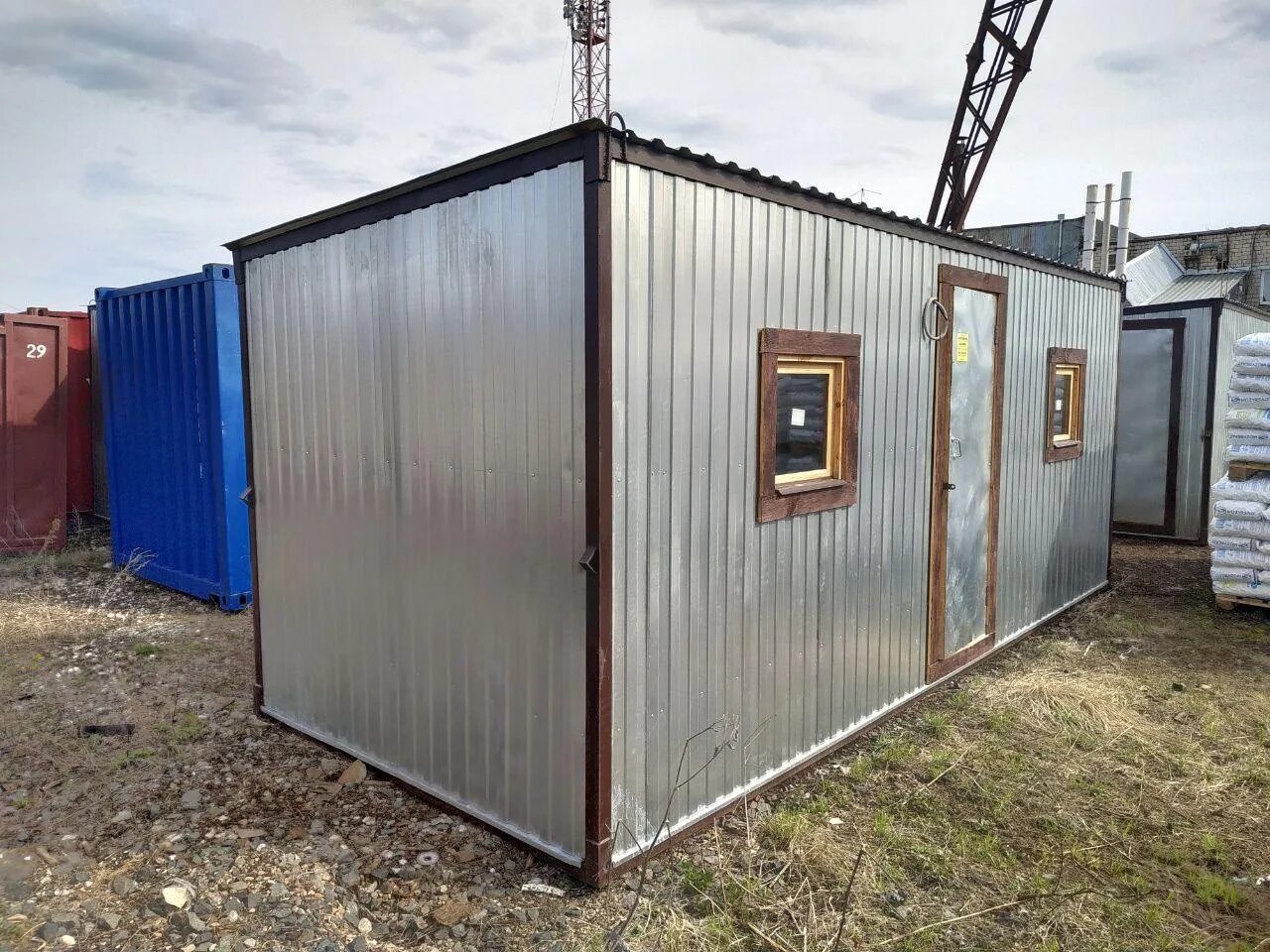 Бытовки пермь. Строительный вагончик бытовка. Блок-контейнер из сэндвич-панели бк-00 сп. Тсм контейнеры пермь. Вагончики пермь.