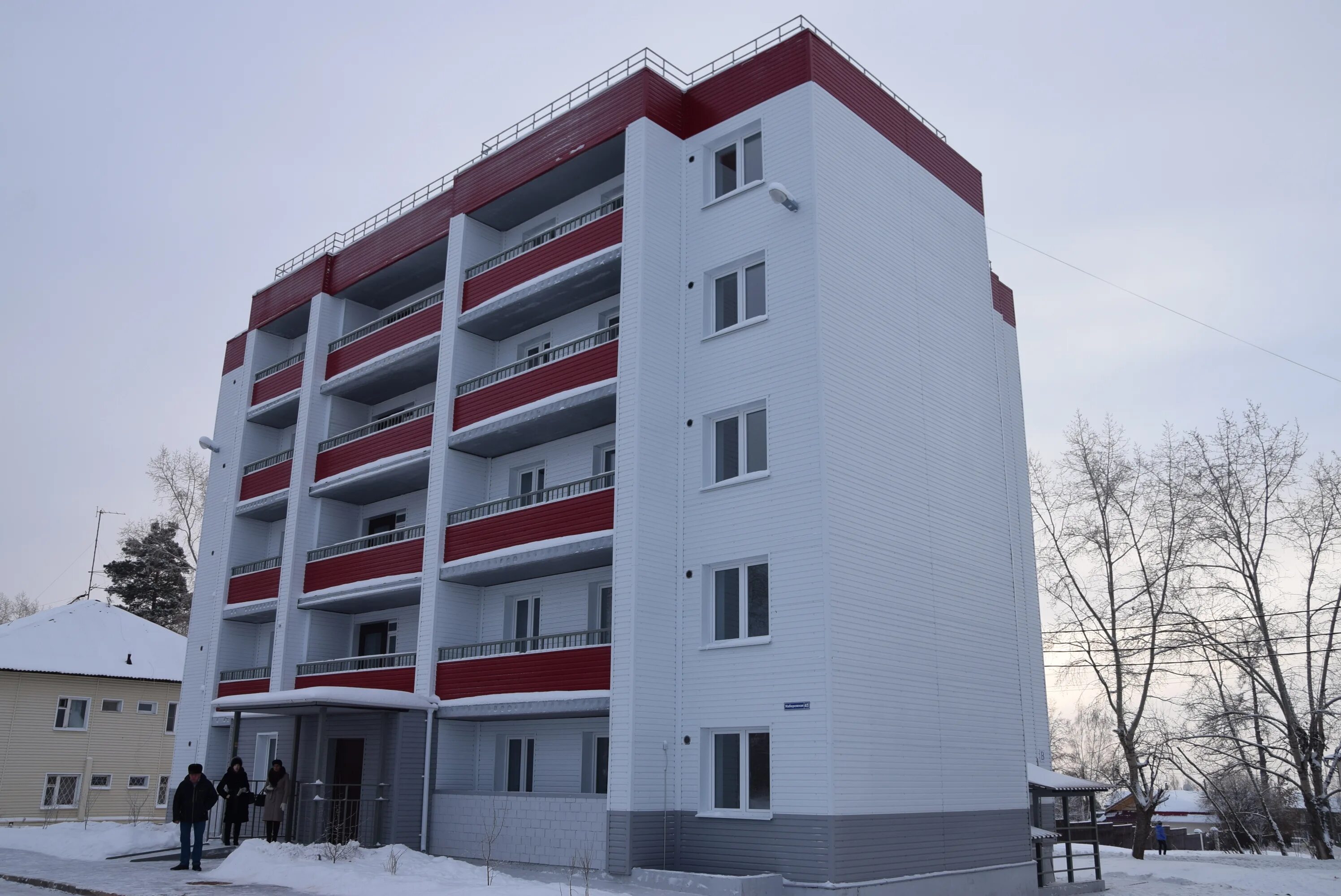 Квартира город братск. Братск горького 25. новостройка для переселенцев. братск новостройки. дома для переселенцев в братске.