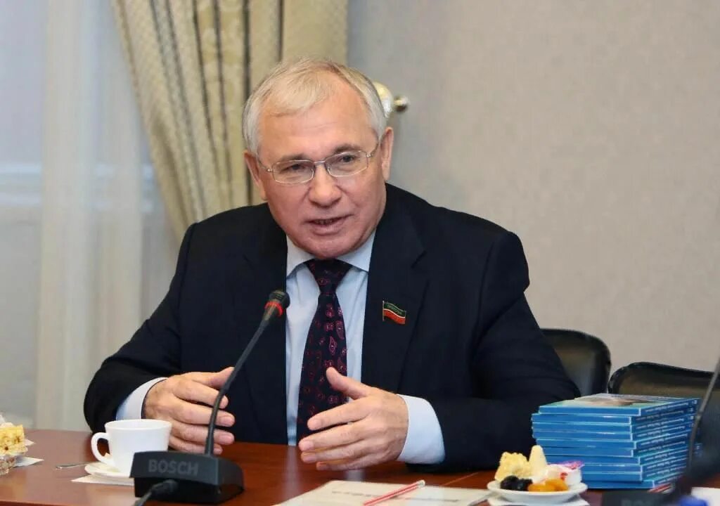 Валиев. Валиев. Образование татарстана валеев. Разил вәлиев. Разил вәлиев.