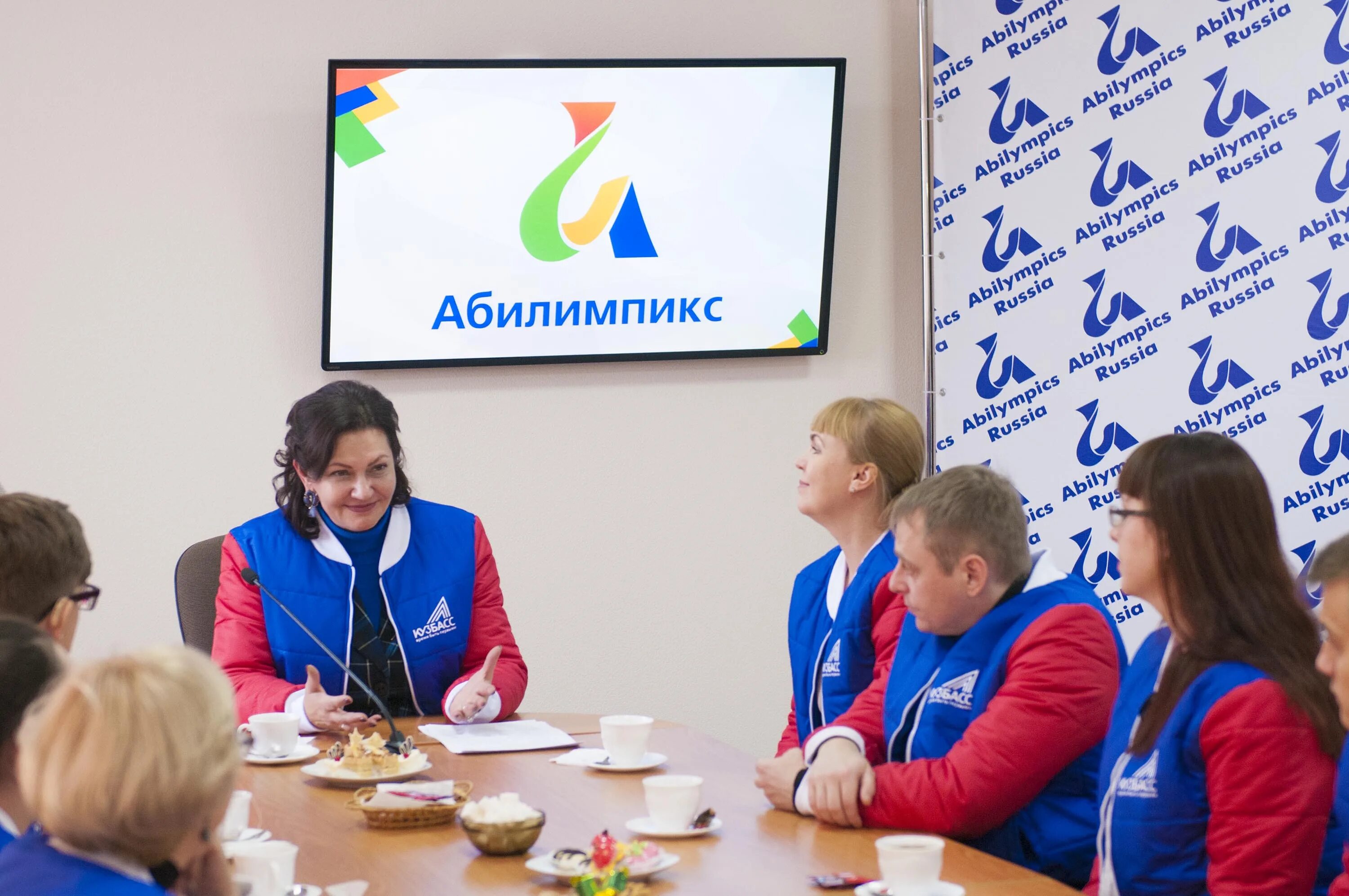 4 национальный чемпионат. Волонтерский корпус чемпионатов «Абилимпикс». Абилимпикс молодые и пожилые участники. Фотозона Абилимпикс. Логотип Абилимпикс 2022 на прозрачном фоне.