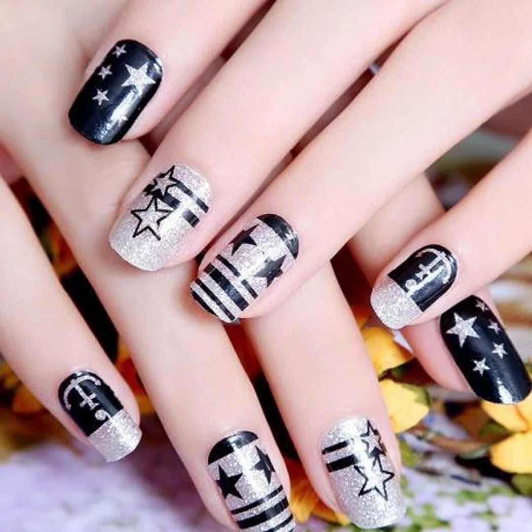 Маникюр со звездами. Синие ногти со звездами. Маникюр со звездочками. Маникюр сл звёздочки. Маникюр со звездами на коротких.