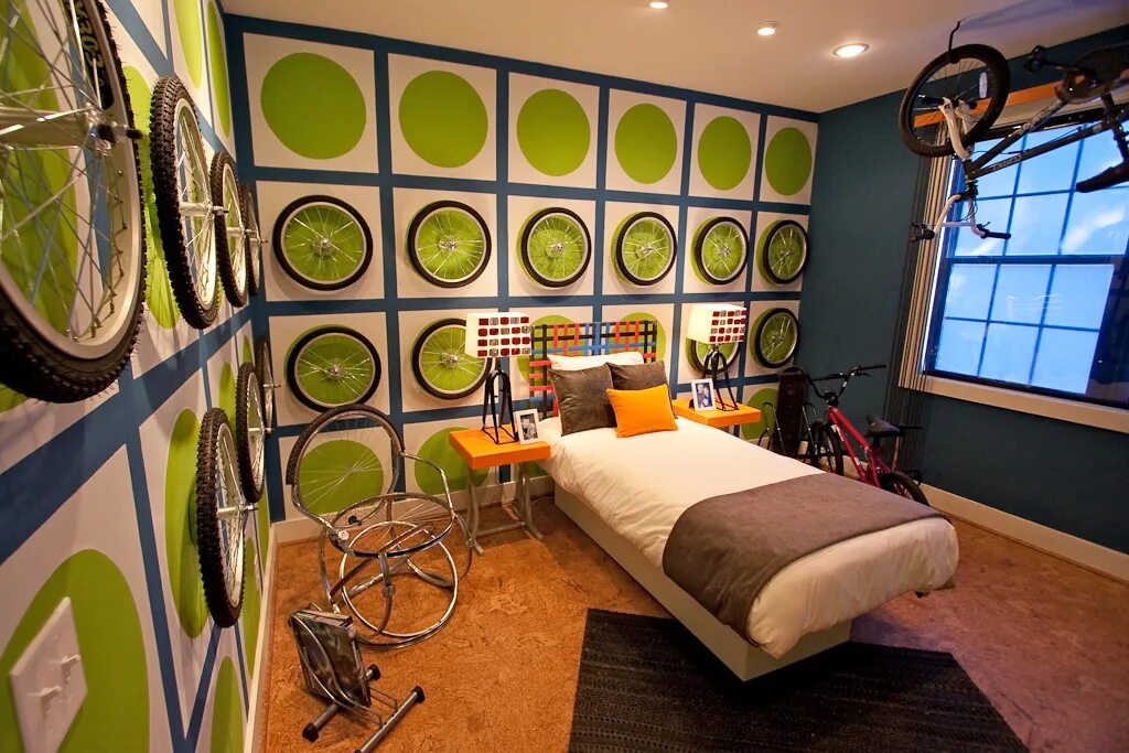 Bike room. Крутая комната подростка. Необычные комнаты для подростков. Спальня в спортивном стиле. Комната в стиле спорт.