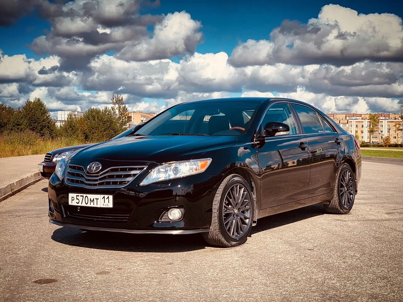 Бизнес-класс по цене Hyundai Solaris: Покупаем десятилетнюю Toyota Camry - Росси