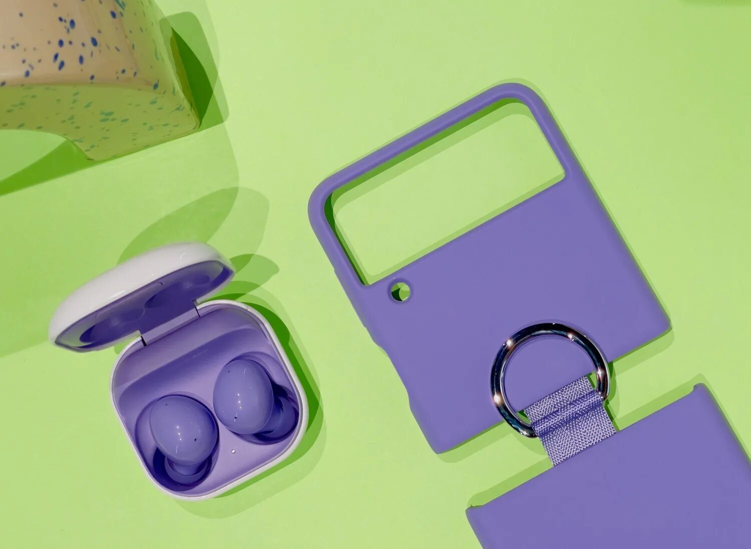 Чехол для наушников галакси бадс. Z Flip Galaxy Buds Case. Galaxy buds2 чехол z Flip. Samsung Galaxy watch3 Buds Fold s22. Z Flip 3 Galaxy Buds чехол.