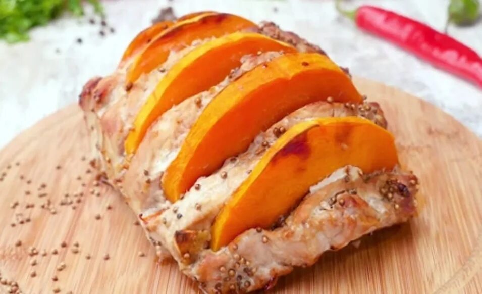 свинина запеченная с тыквой. свинина в тыкве в духовке рецепт. запеченная свинина с гарниром из тыквы. тыква, фаршированная свининой. свинина запеченная с тыквой.