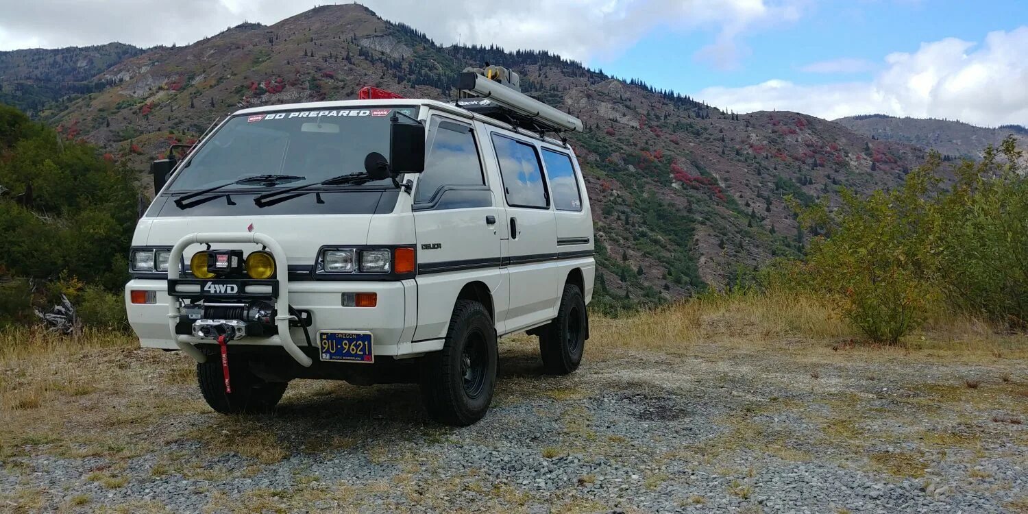 Delica поколения. Mitsubishi Delica 4x4 2000. Mitsubishi Delica 4. Митсубиси Делика Ван. Митсубиси Делика l300.