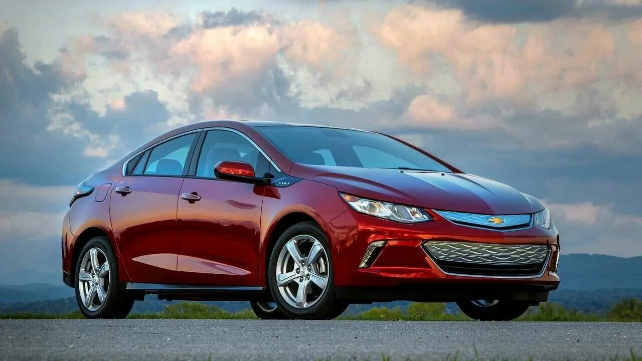 Volts ev. Chevrolet Volt 2021. Шевроле вольт гибрид. Chevrolet Volt 2020. Шевроле вольт 2020.