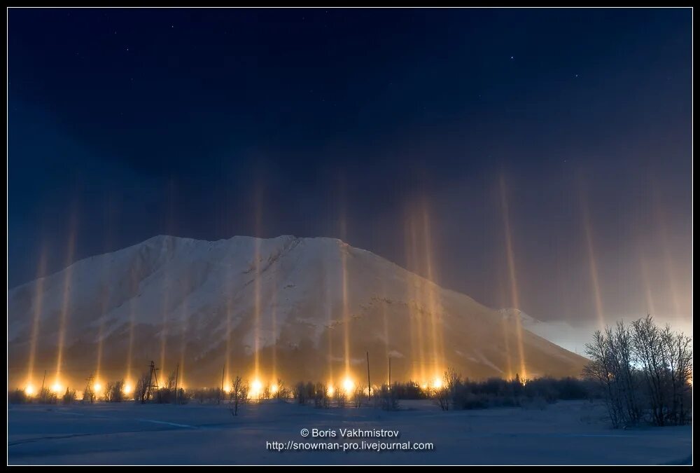 Когда дадут свет в кировске. Гора Таганай световые столпы. Световые столбы Мурманск. Ледяные иглы. Мурманск столбы света.