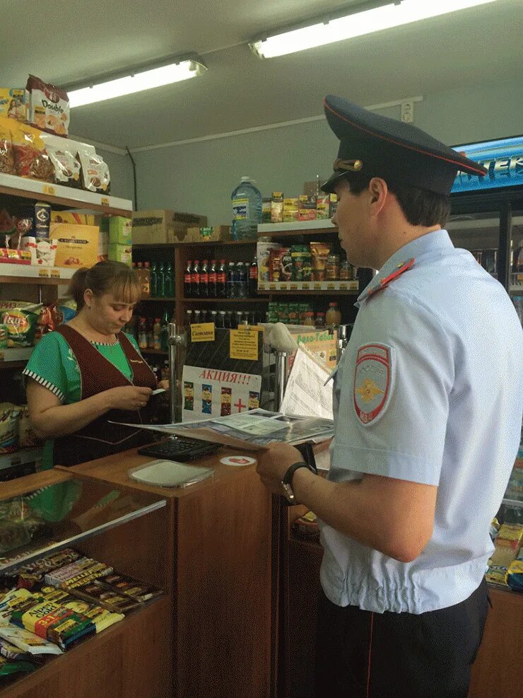 Ларек война. Продавщица табачной продукции. Торговля сигаретами. Картинки для табачного магазина. Элитный табачный магазин.