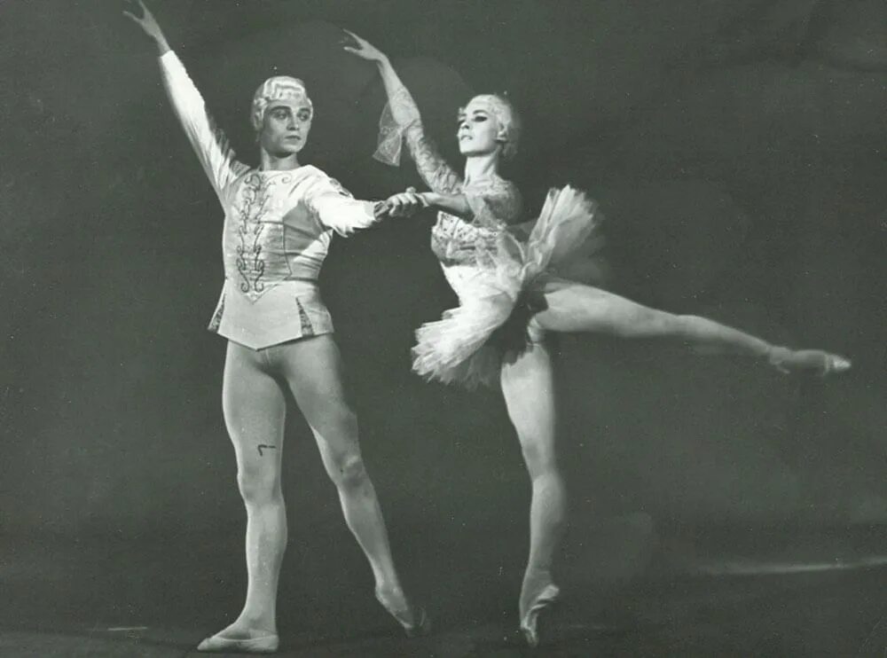 Премьера балета щелкунчик в 1892. «балерины в уборной» (1923). Петипа мариус лебединое озеро. Мариус петипа балет. Первый русский балетмейстер.
