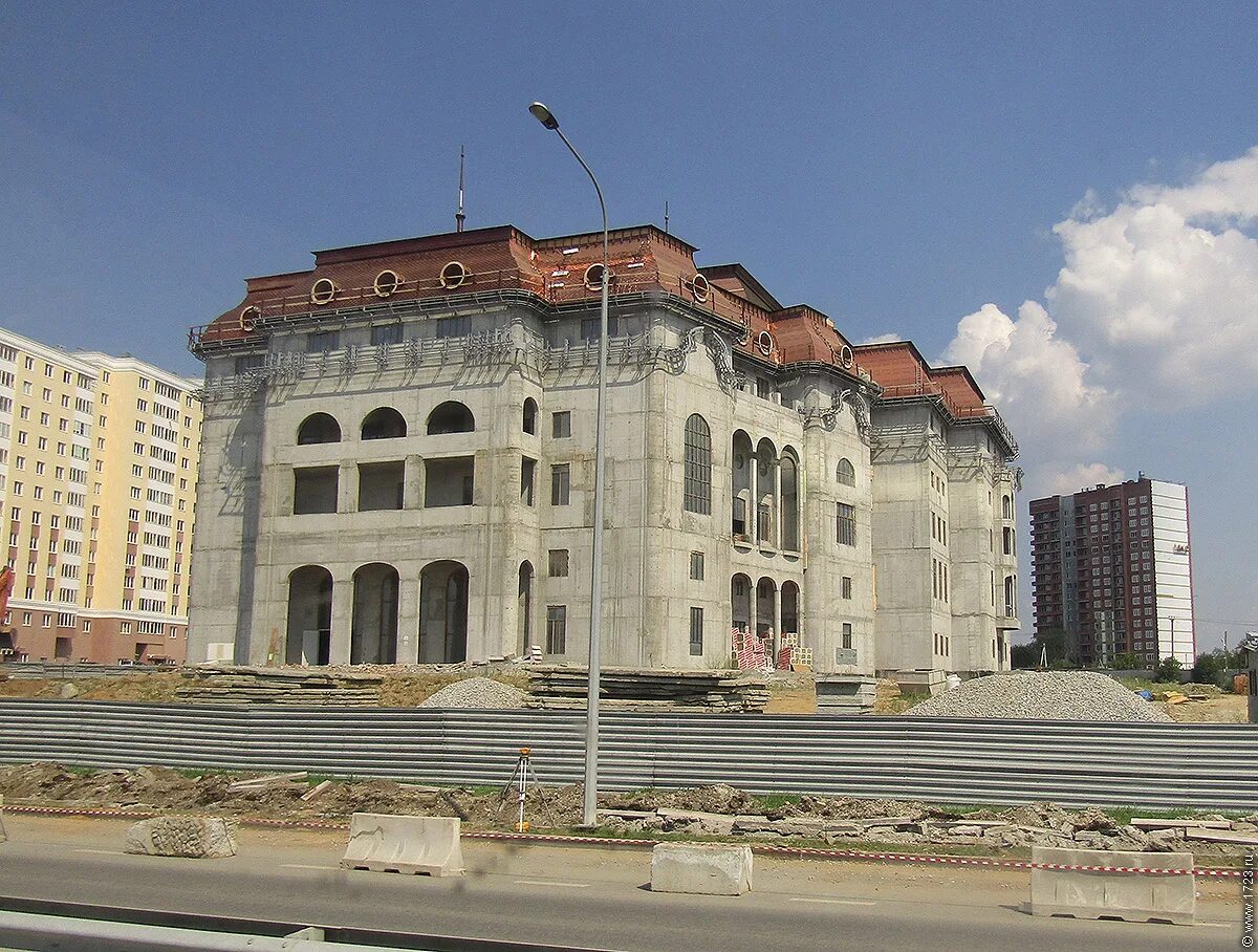 оперный театр верхняя пышма. театр верхняя пышма фото. гастрольный театр верхняя пышма. театр угмк в верхней пышме. театр верхняя пышма.