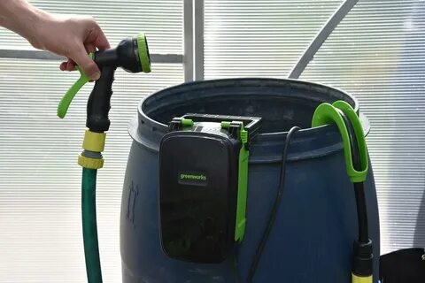 Аккумуляторный полив из бочки