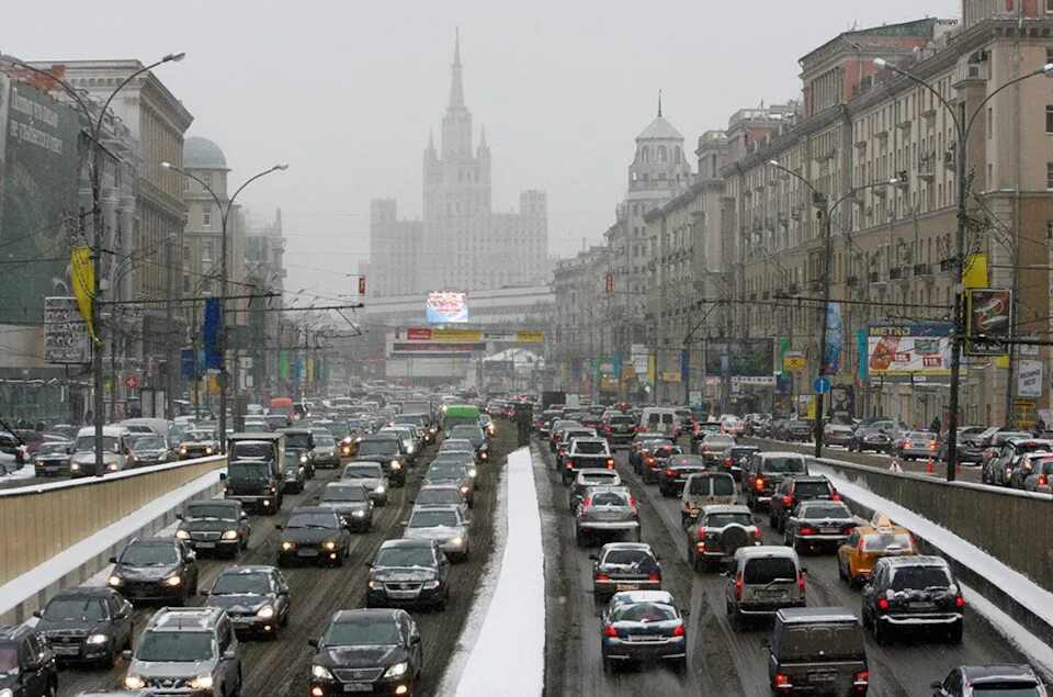 Шумные улицы города. Пробки в москве. Шум машин. Пробки на дорогах москвы. Мегаполис пробки.