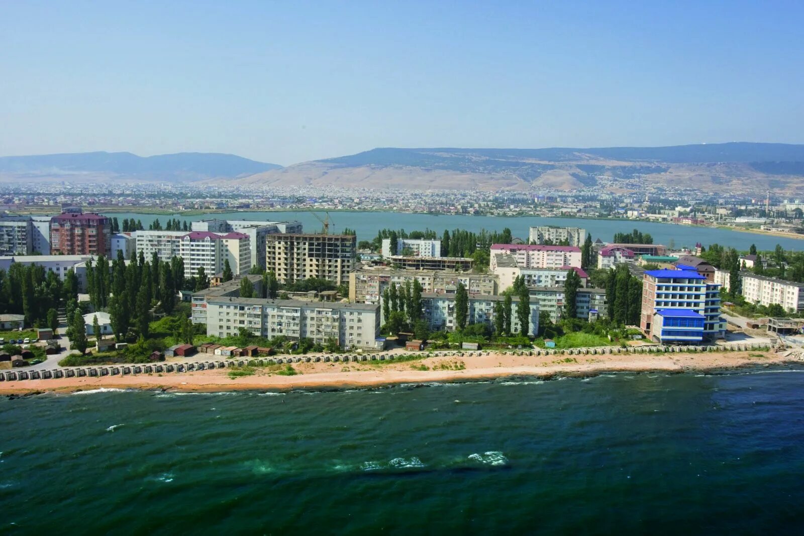 Махачкала фото 2025. Каспийское море махачкала. дагестан махачкала море. махачкала побережье каспийского моря. берег каспийского моря дагестан махачкала.