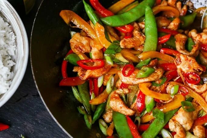 стир фрай с курицей. курица с овощами по азиатски. свинина по азиатски рецепт. свинина по азиатски с овощами. свинина по азиатски рецепт.