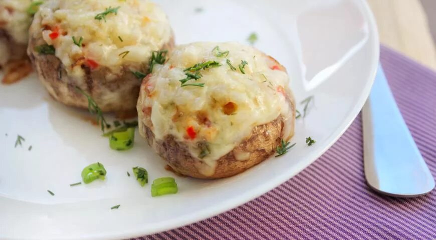 Шампиньоны с картошкой пюре. Фаршированные грибы и картофельное пюре. фаршированные шампиньоны с рисом и яйцом. фаршированные шампиньоны с картофельным пюре. фаршированные шампиньоны с картошкой.