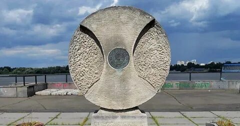 Памятник правде