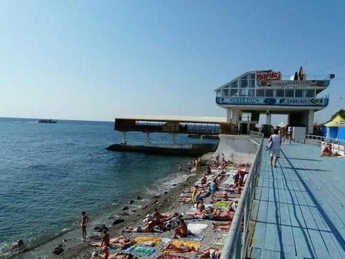 Аквариум Алушта. Алушта автовокзал фото.