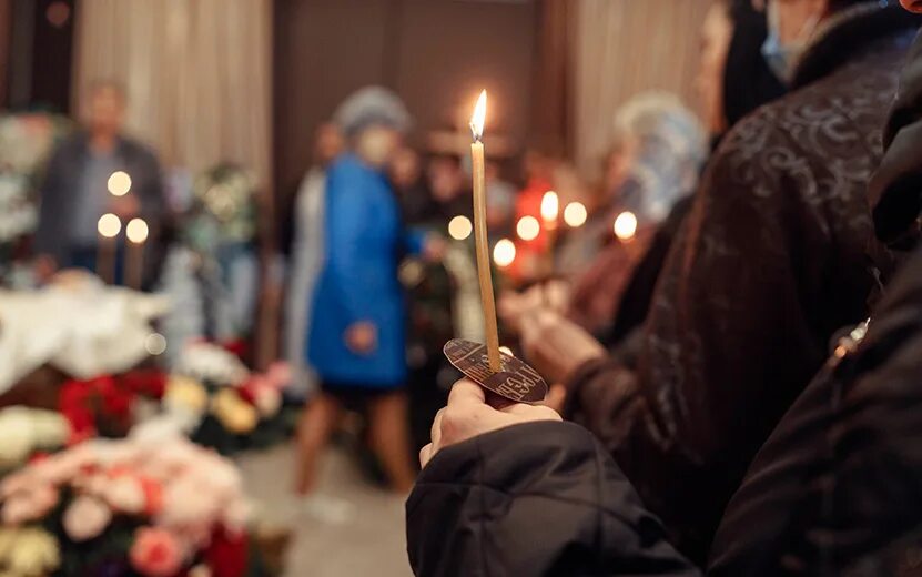 Похоронили начало. В Ижевске простились с погибшим в школе. Похороны погибших в Ижевске. Ижевск похороны погибших в школе.