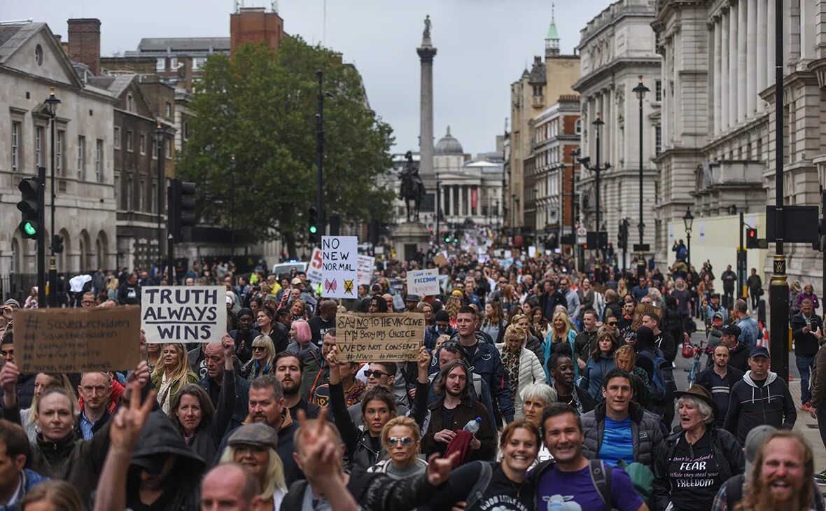 Протесты в Британии 2022. Митинги в Англии. Митинг в Лондоне. Демонстрация Великобритания. Политический митинг пример