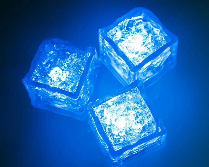 Сколько кубиков льда. Ice Cube лед. Синие прозрачные кубики. Голубой куб. Пластиковые кубики для льда.