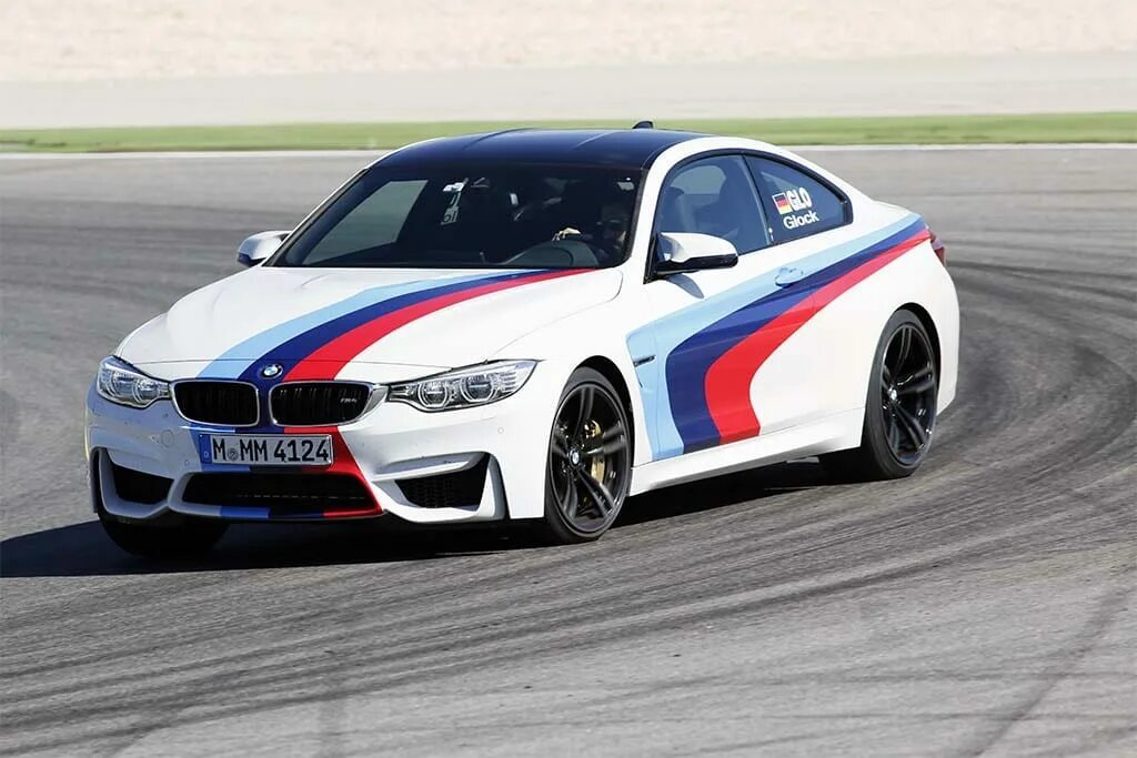 M drive bmw. BMW m4 гоночная. BMW m4 Race car. BMW m4 Drive. BMW m4 Raceway.