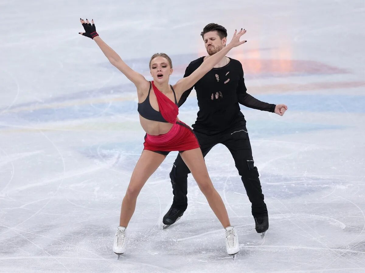 Фигуристы синицина и кацалапов. Фигурное катание танцы на льду результаты. Пападакис сизерон 2022. Кацалапов олимпиада 2022 ритм танец. Синицына кацалапов олимпиада 2022.