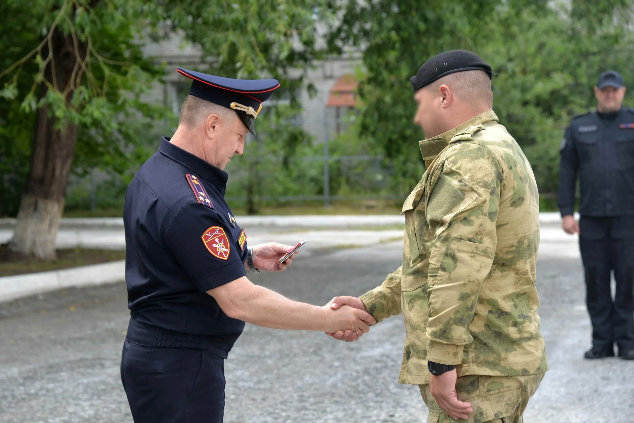 Спецназ Росгвардии. Сотрудник ОМОН. Награждения военных сво. Военный ОМОН. Вручение военных наград