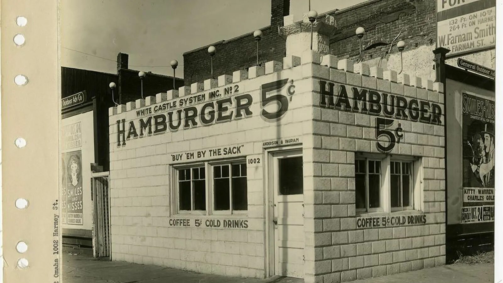 История фаст. White Castle бургеры 1921. Первые White Castle Hamburger. Первый ресторан Вайт Касл в США. White Castle компания в 1921 году.