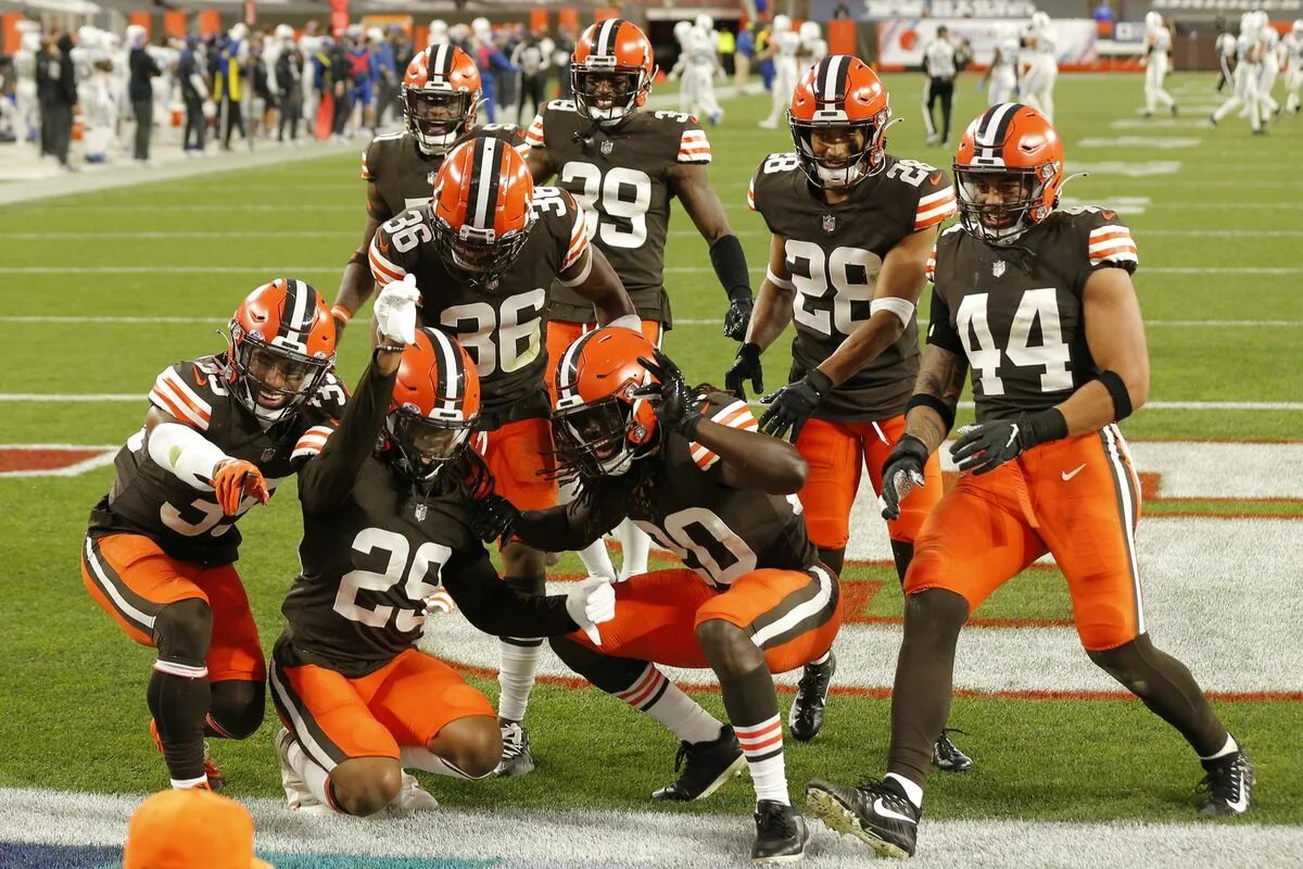Joe browns одежда чей бренд. Cleveland sign. Browns uk. Лондон браун. 13 к.