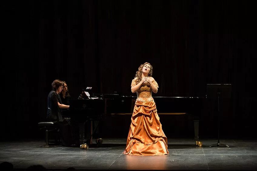 елена стихина оперная певица. меццо сопрано опера. виктория яровая меццо-сопрано. ольга перетятько на сцене. оперные сопрано.