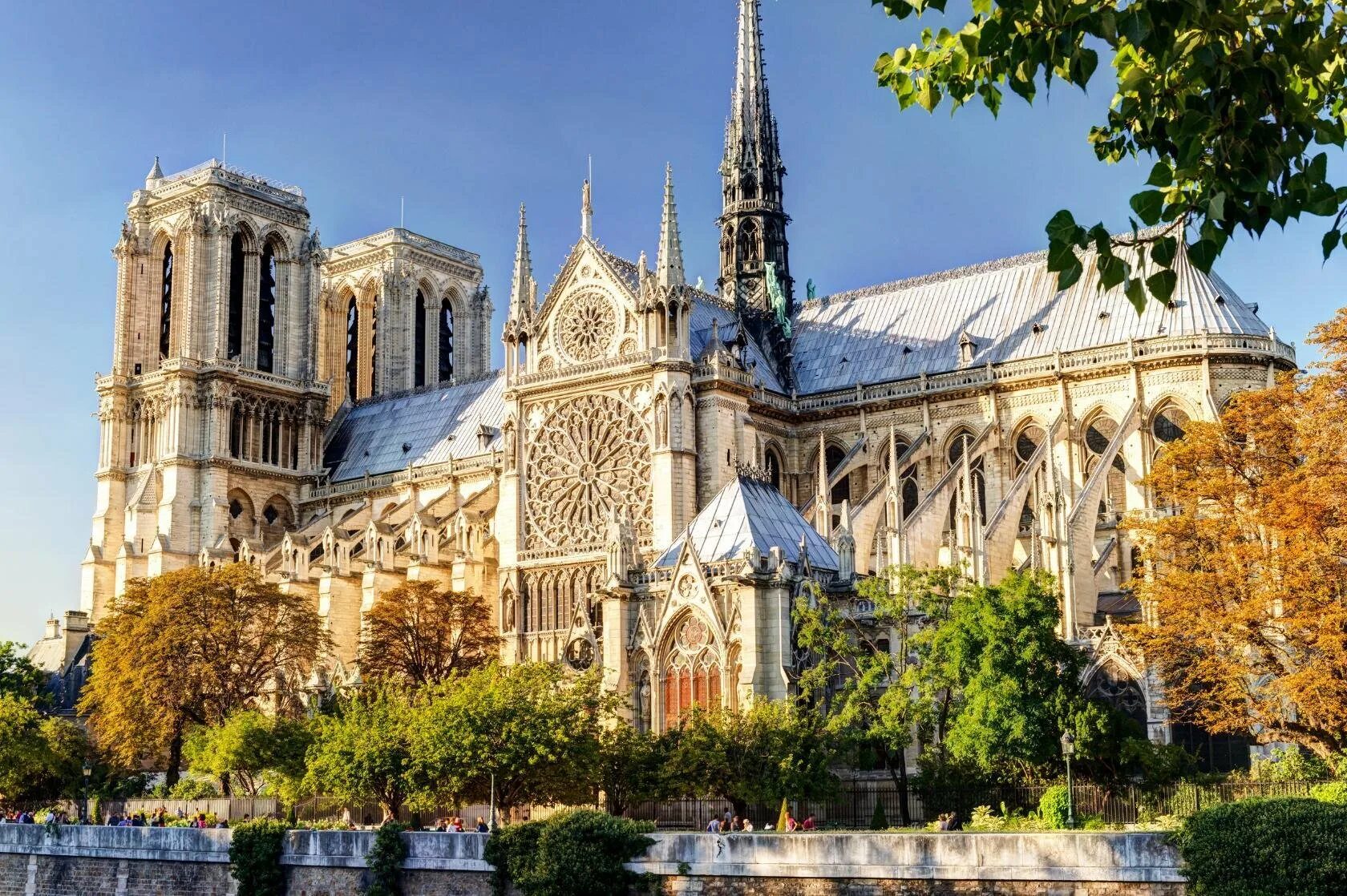 Базилика собора Парижской Богоматери. Famous cathedral