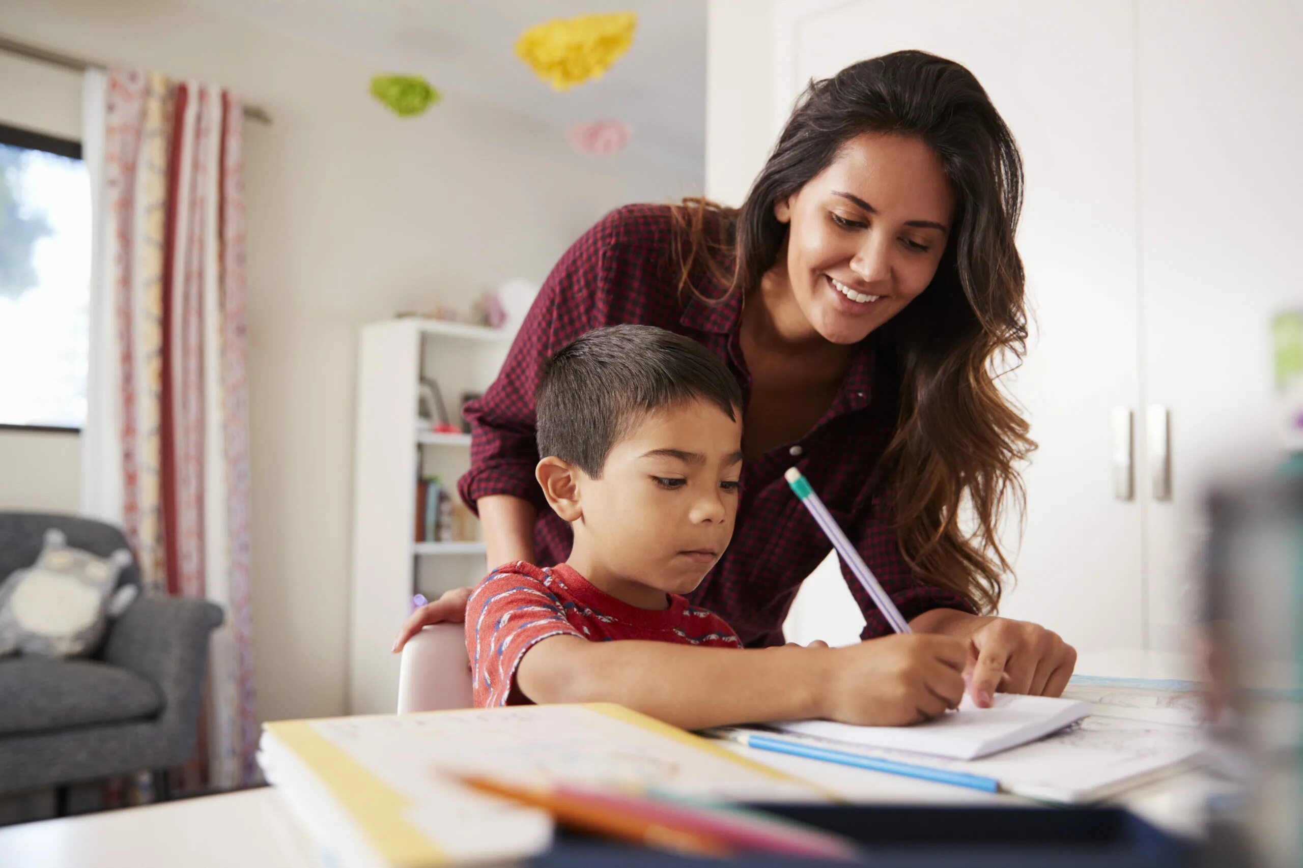 Teachers and parents. Учитель. Teachers collaboration. Kind nanny. Ребенок делает домашнее задание.