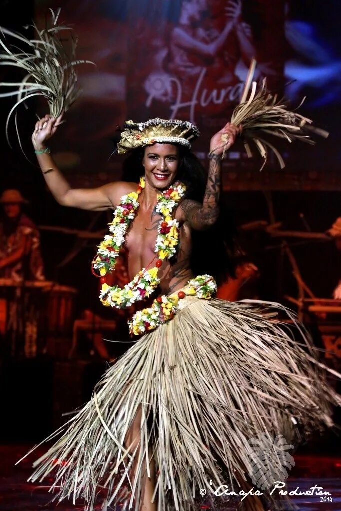 Таитянский танец. Таитянские танцы. Полинезийские танцы. Костюм для таитянского танца. Костюм Таити.