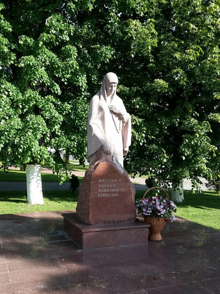 Памятник матерям и вдовам защитников Отечества Бронницы. Памятники города Бронницы. Бронницы памятник воинам. Статуя Бронницы. Памятник вдовам